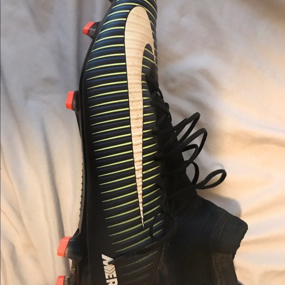 Soccer cleats